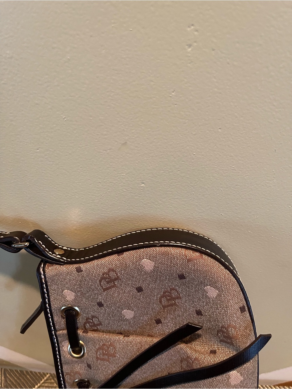 NWT, Dooney & Bourke Taupe and Briwn Heart-Print small Shoulder Bag - Picture 6 of 10